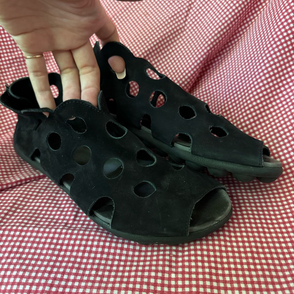 French Arche brand discontinued cut out sandals